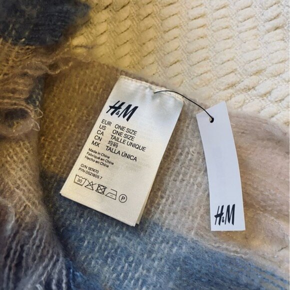 NWT H&M Oversized Lightweight Blanket Scarf 83"x25" With Fringed Edges - Picture 3 of 4